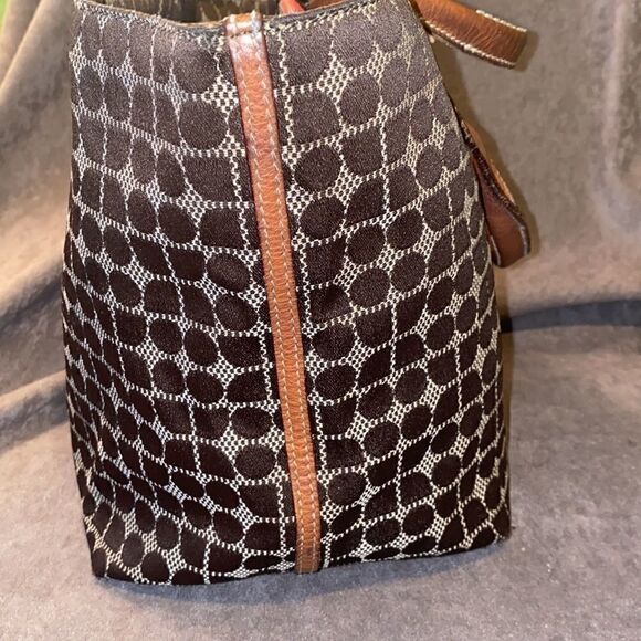 Kate Spade Classic Noel 'Tracy' Bucket Tote - Picture 3 of 14